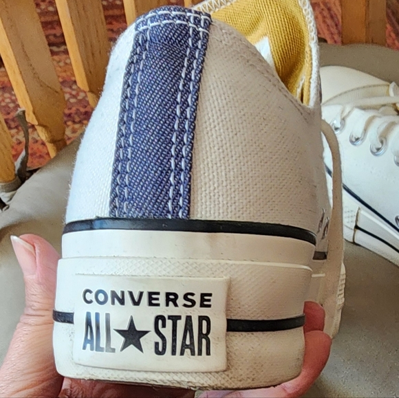 CONVERSE WOMEN'S CHUCKS SIZE 9 WHITE - Picture 3 of 8